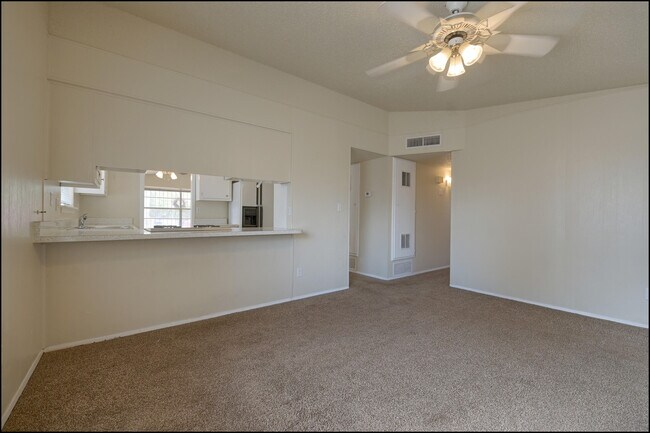 Building Photo - 4109 Roxbury Dr
