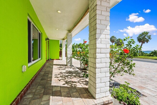 Building Photo - 5203 S Indian River Dr