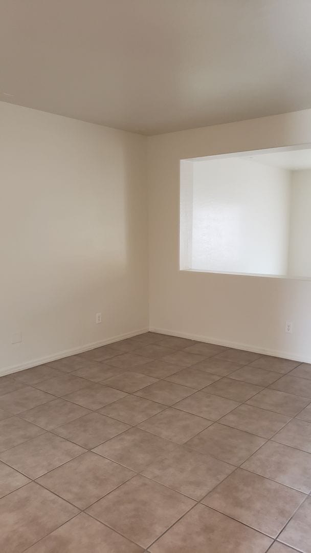 Building Photo - Spacious floorplan