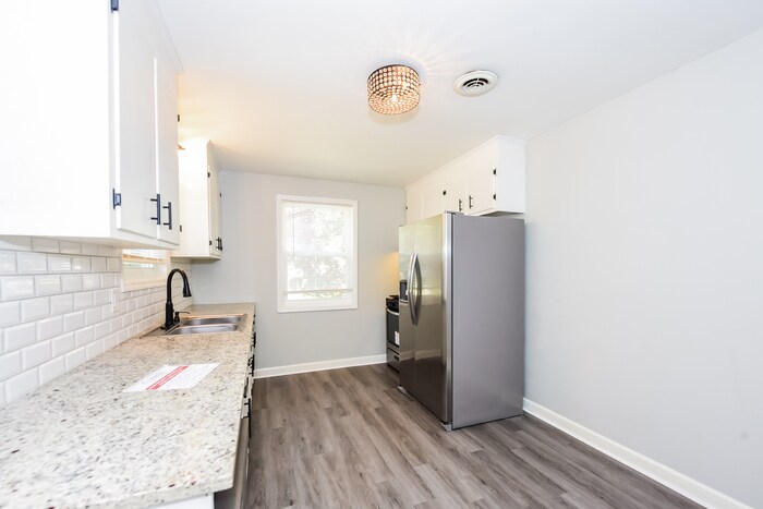 Building Photo - 434 Mockernut Ln