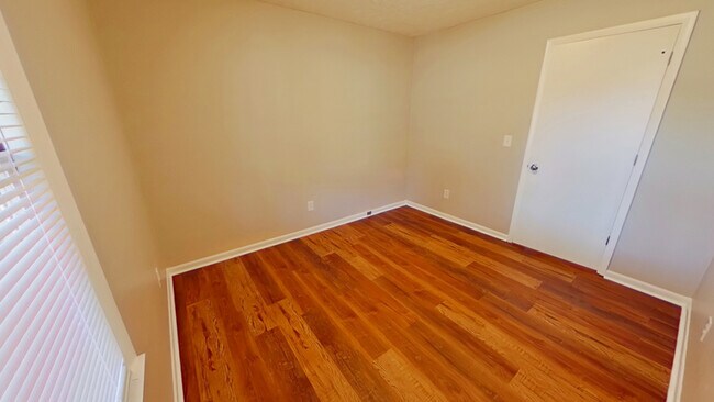 Building Photo - 928 Winterberry Dr