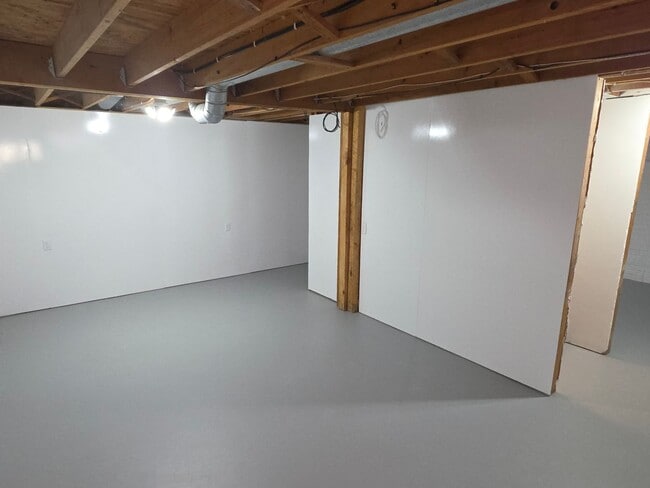 Building Photo - Updated 2 bedroom Hartford ranch