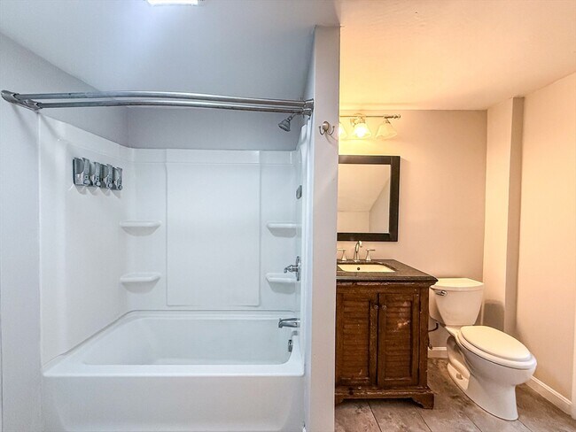 Building Photo - 18 Ellsworth St