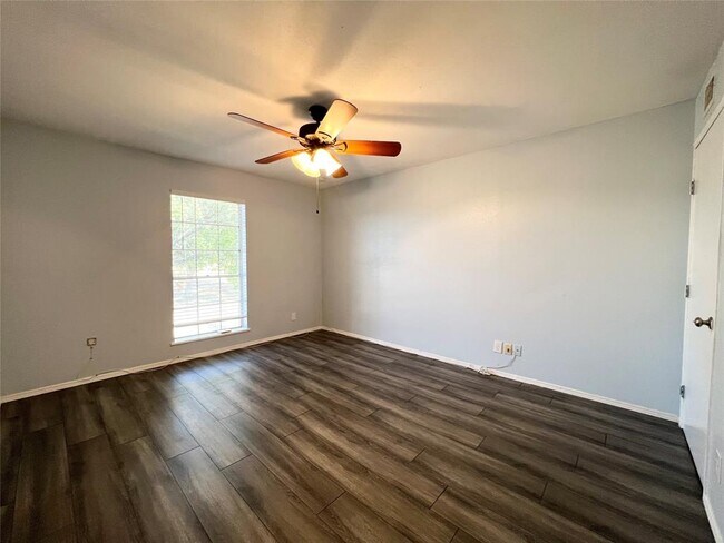 Building Photo - 1300 Eagle Lake Rd