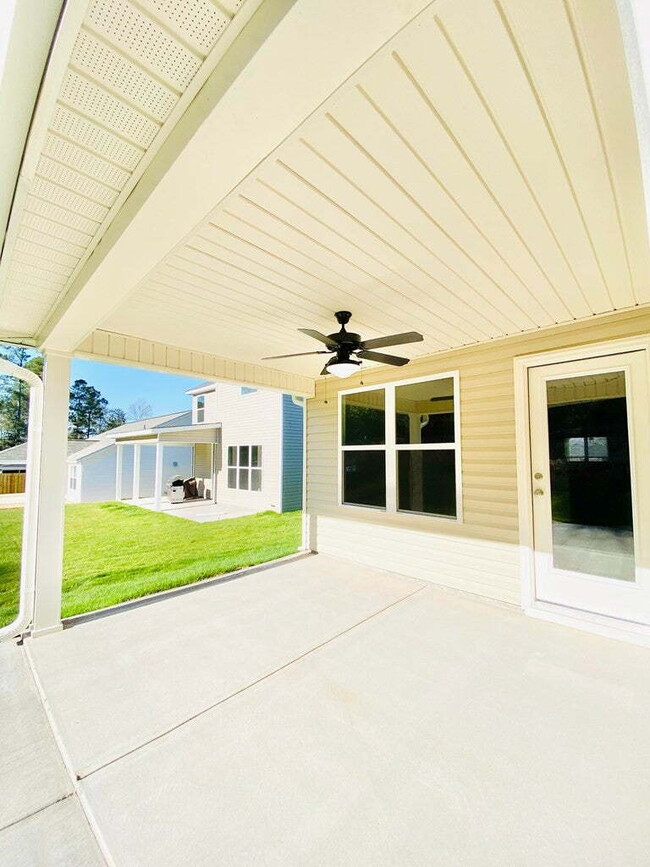 Building Photo - Summerton Village Rental!