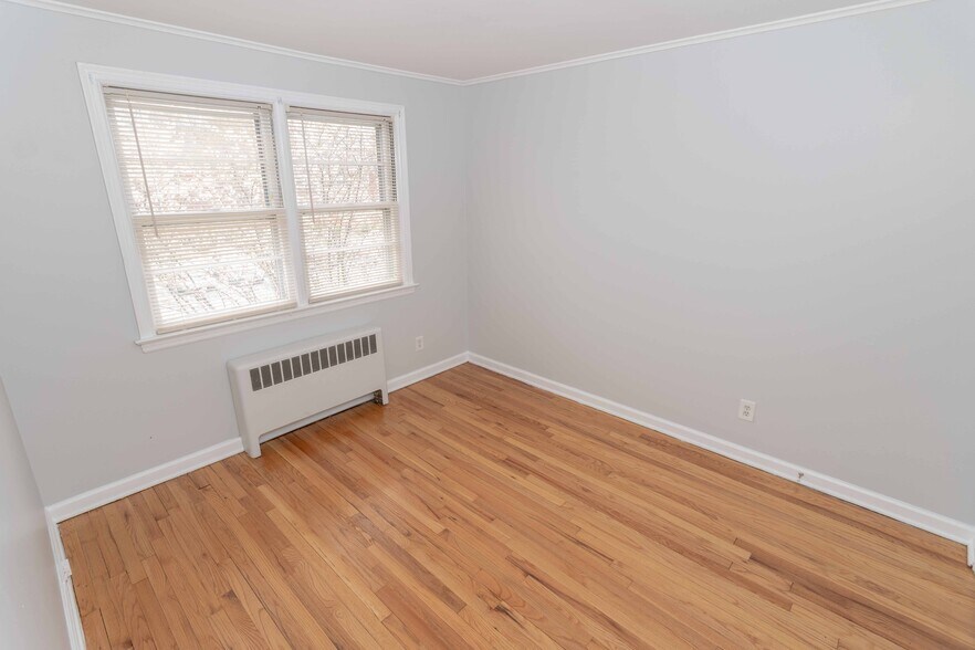 Building Photo - 16 Vera St