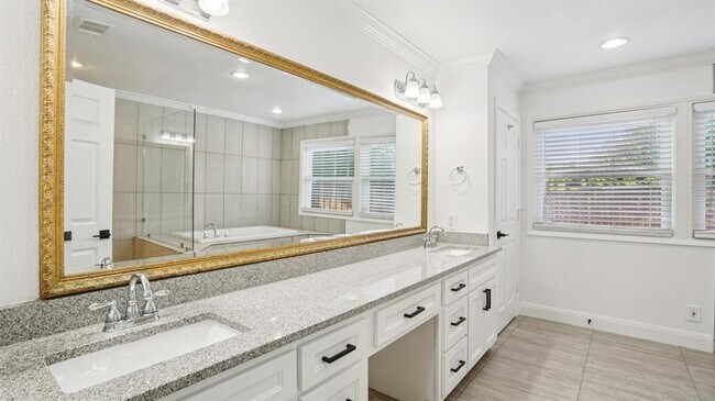 Building Photo - 3855 Crest Cove Cir