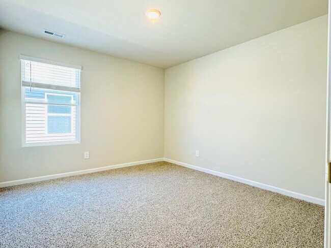 Building Photo - 433 Squirrel Oaks Ln