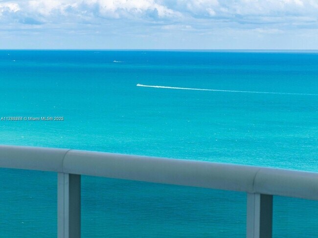 Building Photo - 15901 Collins Ave