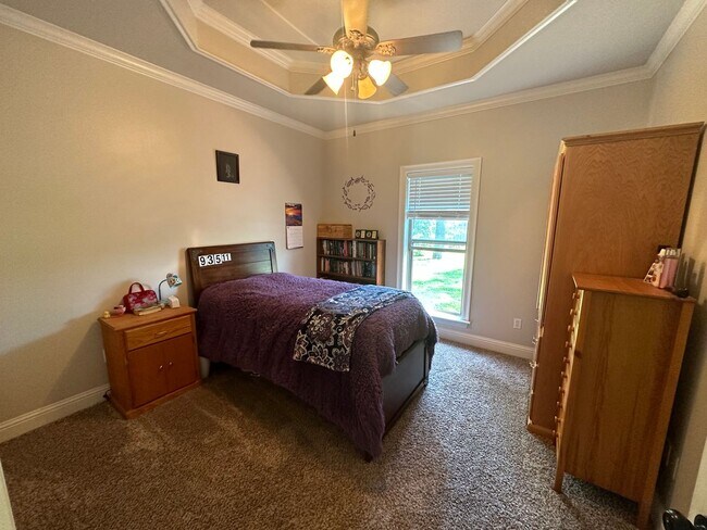Building Photo - Haughton Home, Updated With Over 2,100 Square Feet