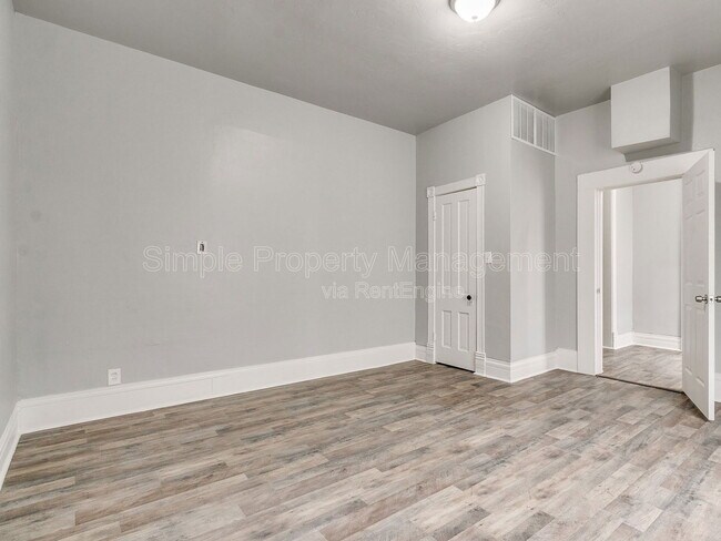 Building Photo - 611 E Springer Ave