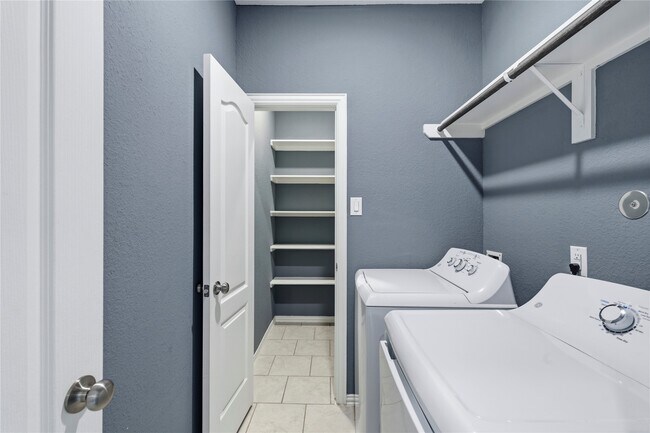 Building Photo - 7422 French Quarter Ct