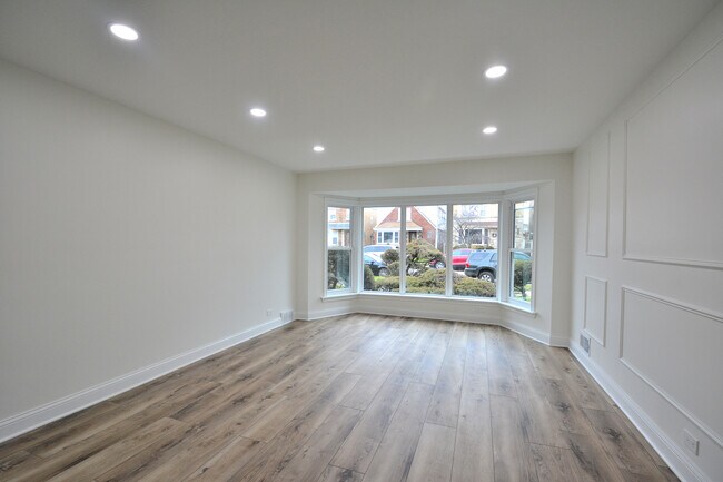 Building Photo - 6311 N Lawndale Ave