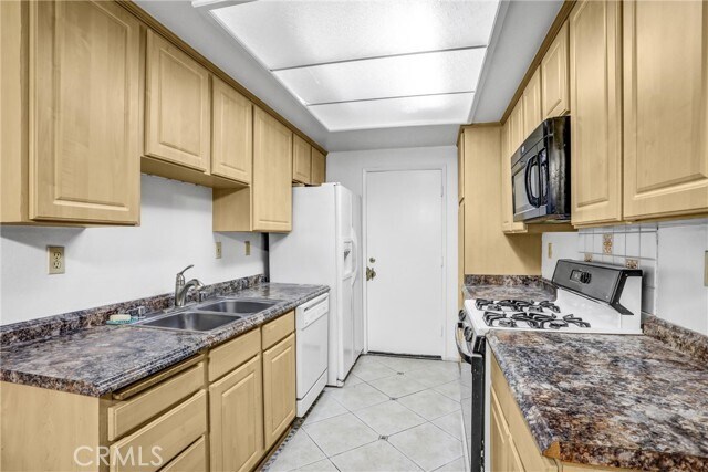 Building Photo - 1110 Strawberry Ln