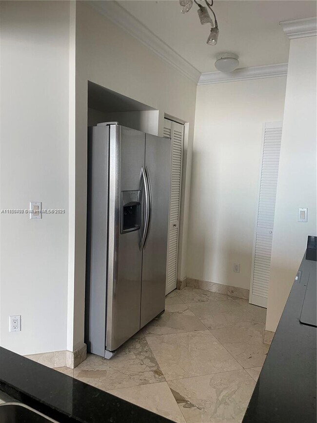 Building Photo - 325 S Biscayne Blvd