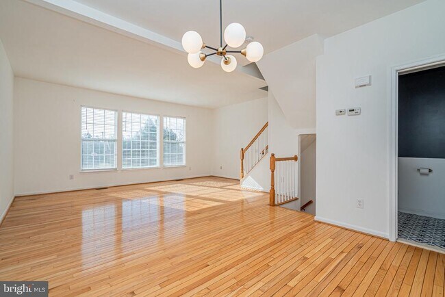 Building Photo - 2507 James Maury Dr