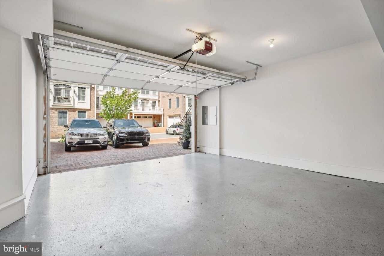 Building Photo - 10669 Yorktown Ct