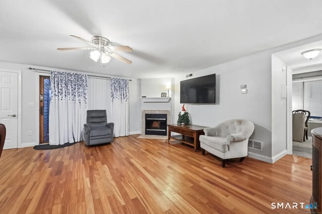 Building Photo - 46 Little Oak Ln