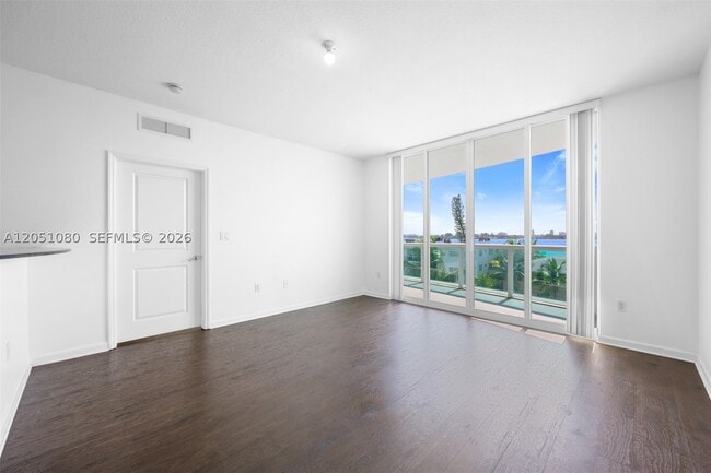 Building Photo - 7910 Harbor Island Dr