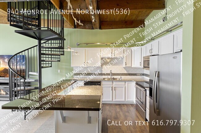 Building Photo - 940 Monroe Ave NW