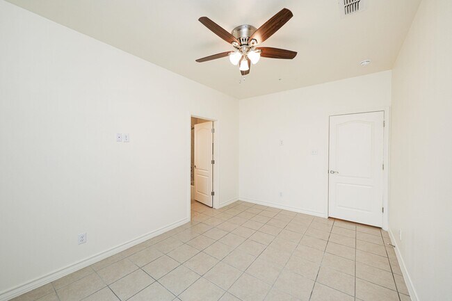 Building Photo - 1511 Don Camilo Blvd