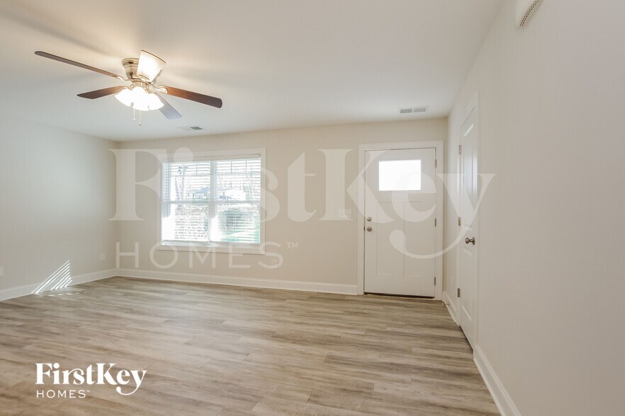 Building Photo - 6631 Rockwell Blvd W