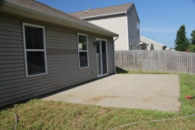 Building Photo - 633 Royce Dr