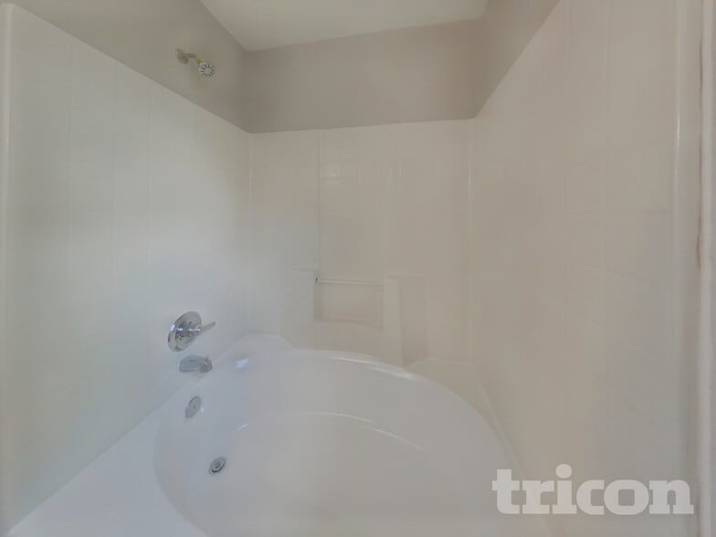 Building Photo - 255 Legend Oaks Dr