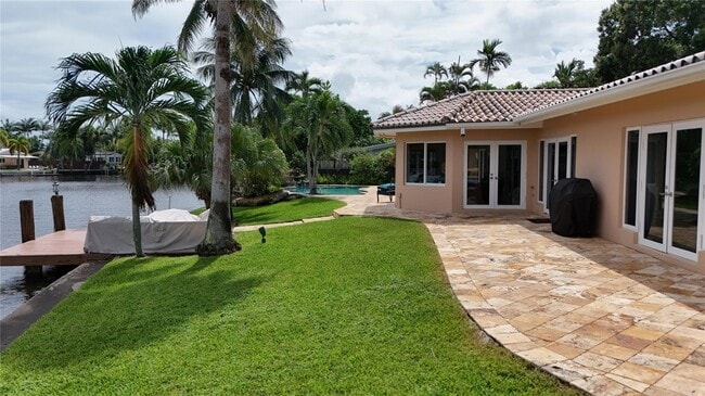Building Photo - 1925 Coral Gardens Dr