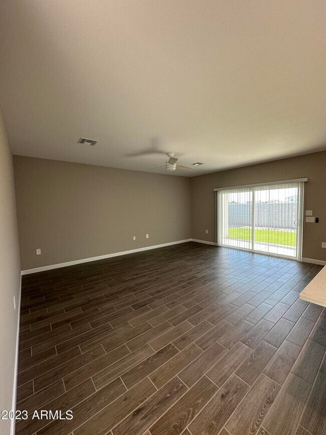 Building Photo - 1128 E Horro Rd