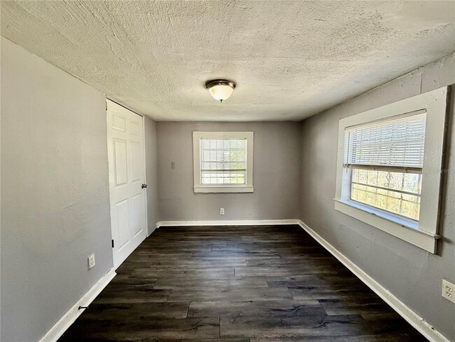 Building Photo - 3505 E Shadowlawn Ave