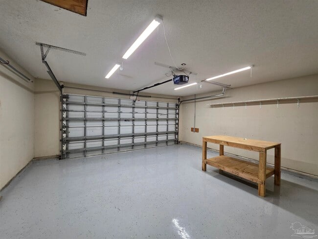 Building Photo - 4041 Shorewood Dr