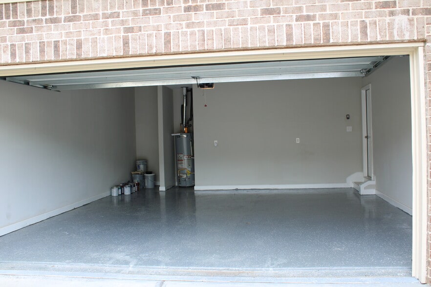 Garage - 2940 Furlong Ct
