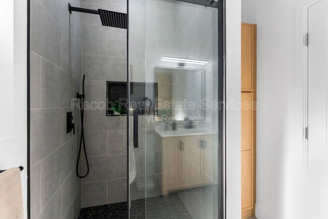 Building Photo - 6730 Mohawk St