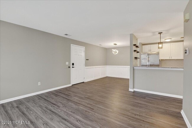 Building Photo - 33 Jockey Ln