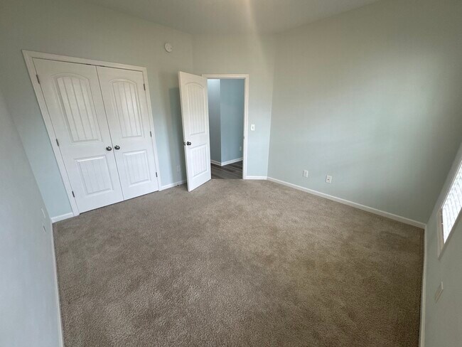 Building Photo - 78 Violetear Rdg