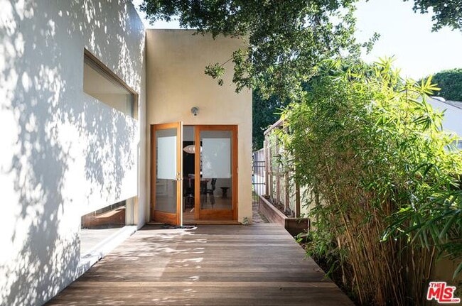 Building Photo - 2337 Hill St