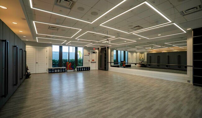 Building Photo - 17081 Five Waters Ave