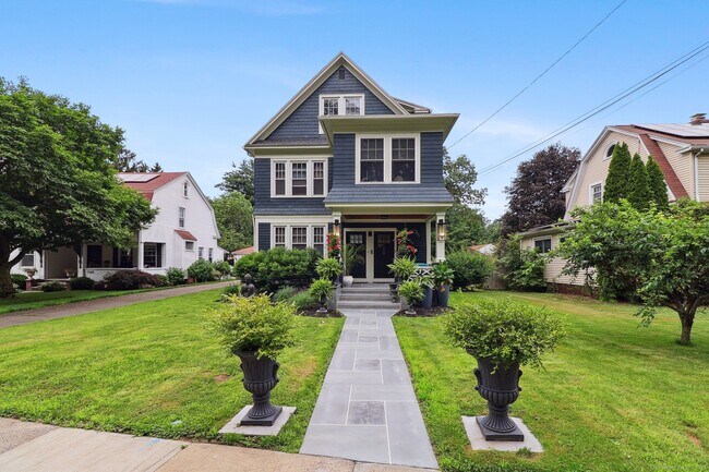Primary Photo - 1586 Whitney Ave