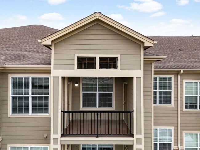 Building Photo - 2BR Condo w/ Fireplace, In-Unit Laundry & A/C in Parker