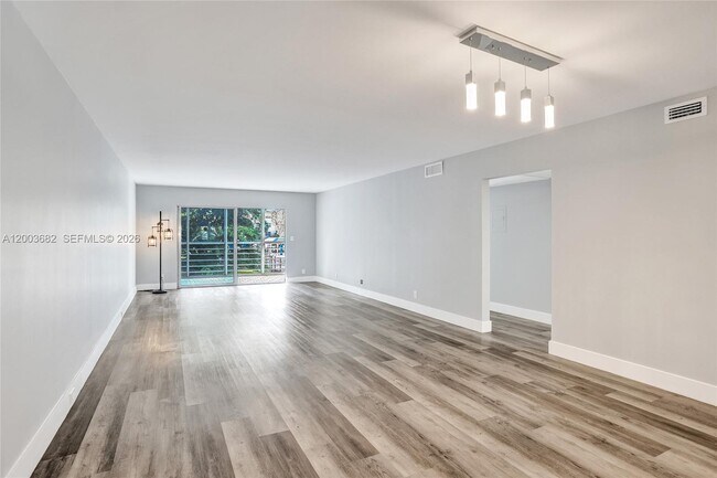 Building Photo - 3001 Portofino Isle