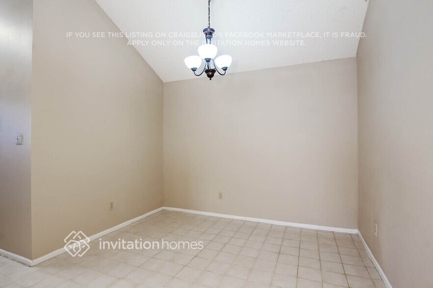 Building Photo - 3821 W Ivanhoe St