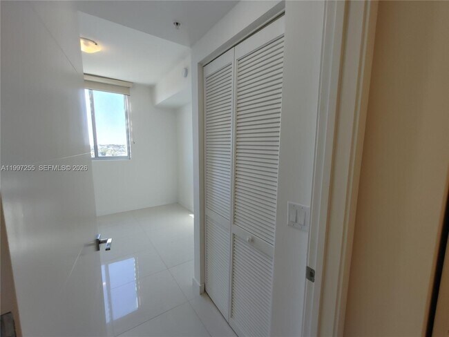 Building Photo - 7661 NW 107th Ave