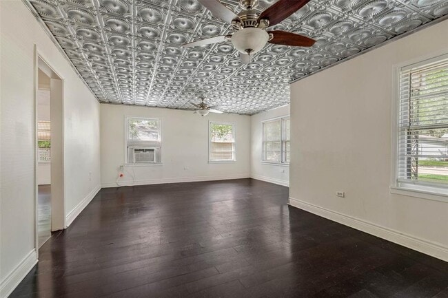 Building Photo - 1116 Kettler St