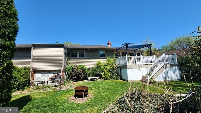 Building Photo - 318 Oakwood Ave