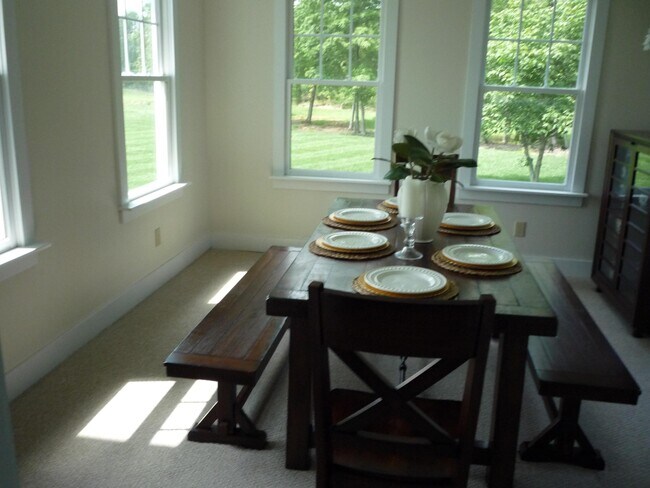 Building Photo - 10012 Hollow Rd SW