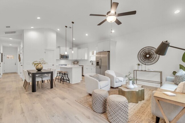 Building Photo - 2304 Delano St