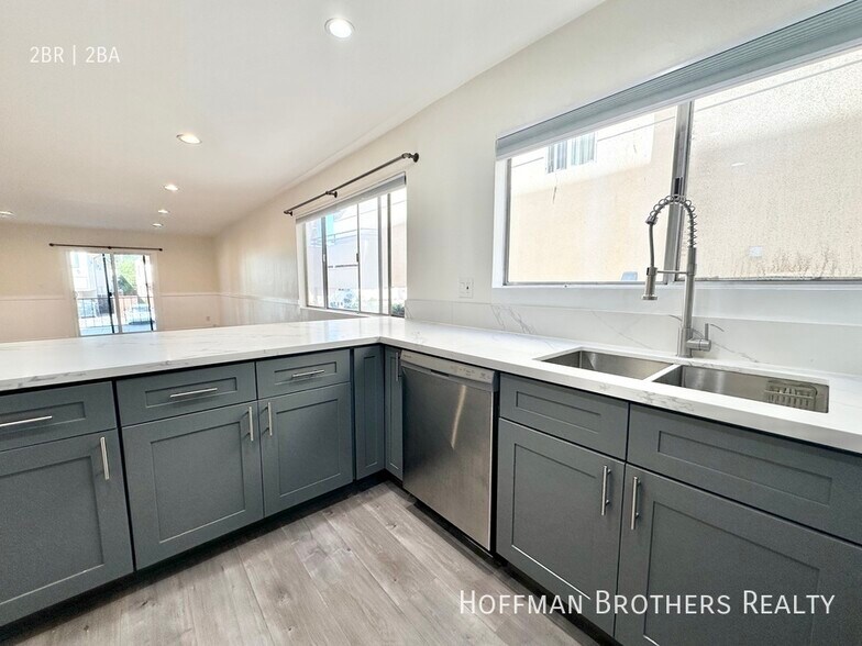Building Photo - 1206 S Holt Ave