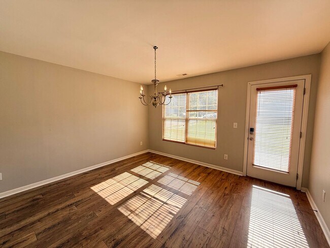 Building Photo - Charming 3BD, 3.5BA Raleigh Home Situated ...