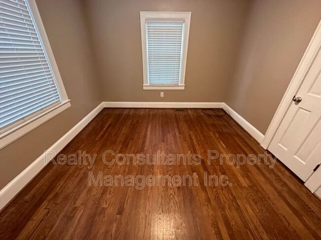 Building Photo - 519 Dick St